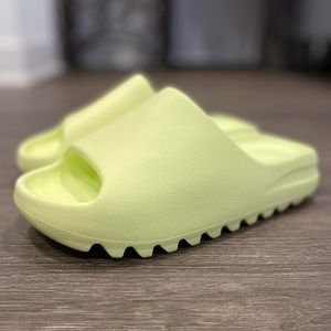 YEEZY SLIDES UNISEX HQ6447